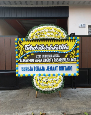 Papan Bunga Duka di Pulau Laut