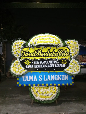 Papan Bunga Duka di Pulau Laut